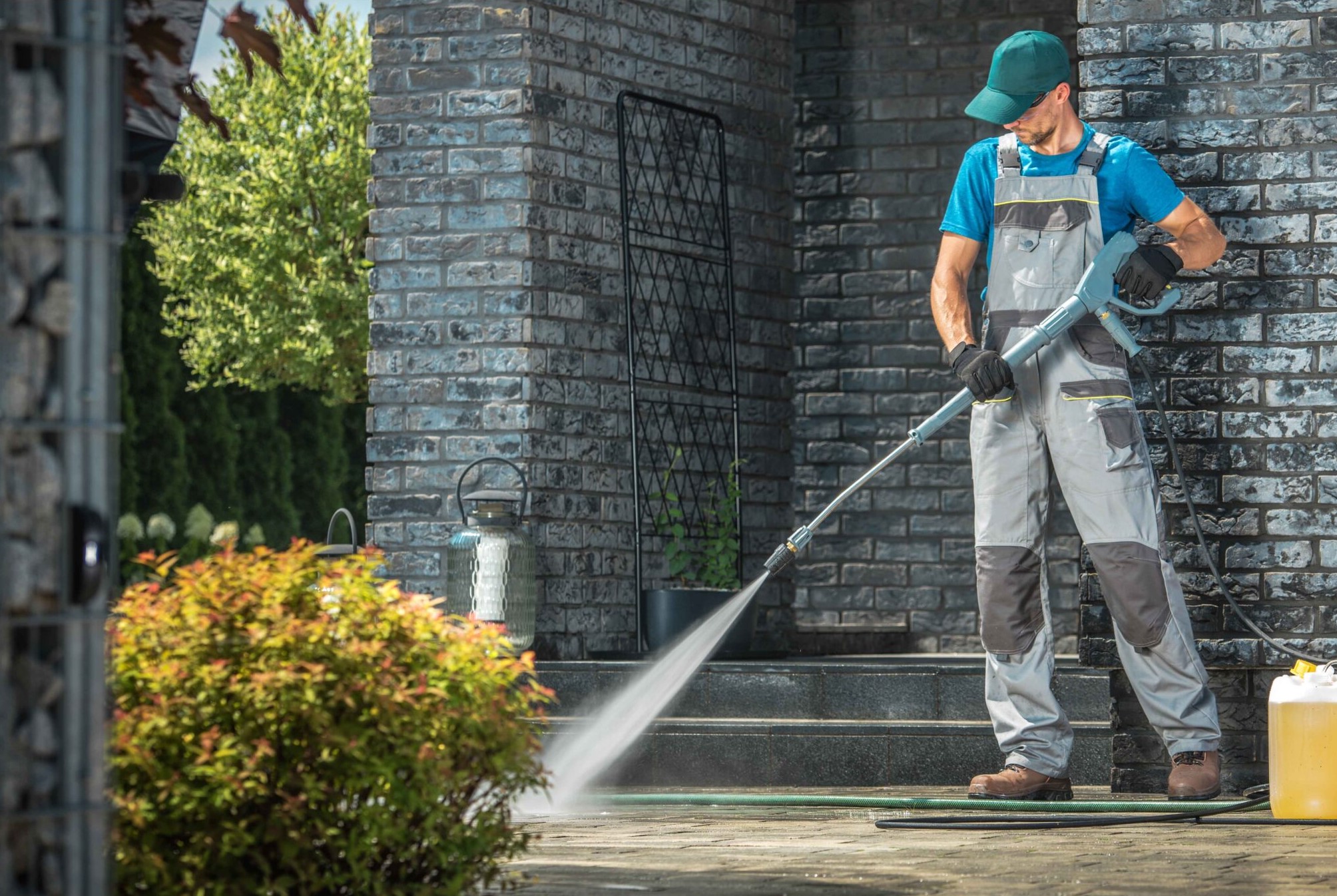 Reasons to leave pressure washing to a professional