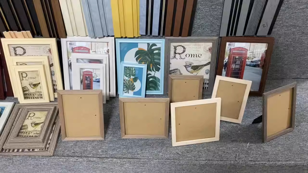 Bulk Picture Frames for Art Galleries: Cost and Display Benefits